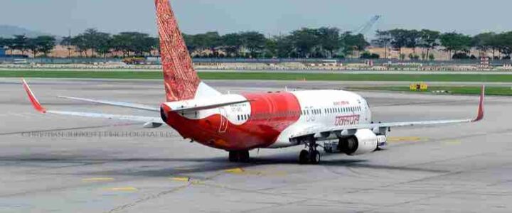 B737-800WL | Air India Express | Patola/Shawl | VT-AYC | WSSS - Flight IX687 home-bound for Chennai/MAA is seen during its push-back from gate E3 at Terminal 2. Air India Express is the low-cost branch of Air India, currently operating 23 Boeing 737 aircraft and serving 30 destinations. The frame pictured here joined the carrier in September 2009, it is equipped with 186 seats in Economy Class. , tags: sicher der - Christian Junker | Photography via Flickr